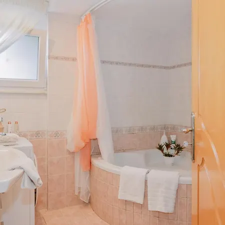 Propodes Luxury * Pastida